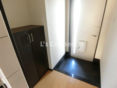 【玄関】 | ベアローズ弐番館 | 下駄箱付きで靴も収納できます。