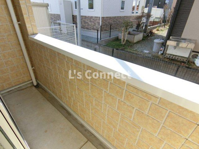 【バルコニー】 | ベアローズ弐番館 | 晴れた日には洗濯物もたくさん干せます。