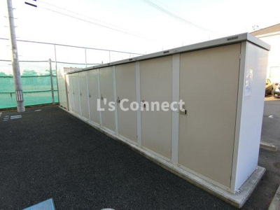 【その他共用部分】 | ベアローズ弐番館 | 外物置にはタイヤを収納できます。