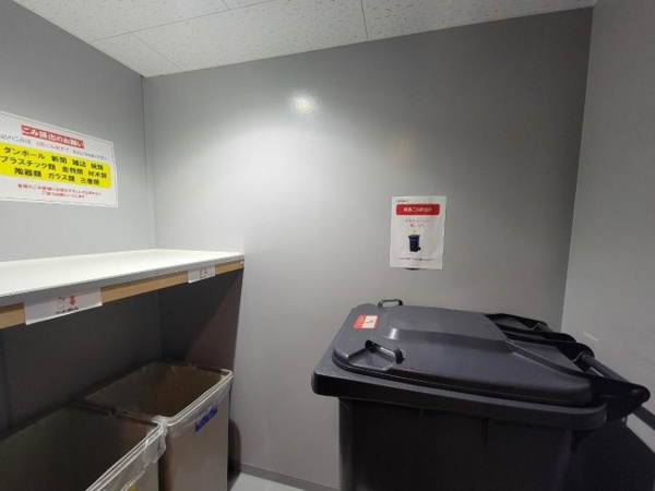 【その他共用部分】 | 【ゴミステーション】お住いのフロアで24時間ゴミ出し可能！わざわざ1階に降りる必要もありません！