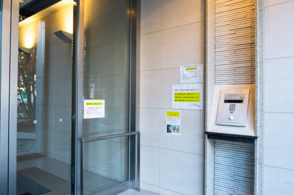 【エントランス】 | 【風除室】もちろん、オートロックです！強固なセキュリティで安心！