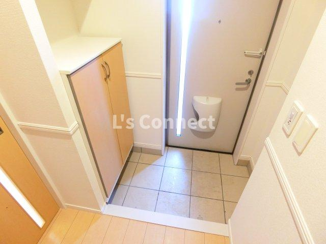 【玄関】 | プランドール　K | 下駄箱付きで靴も収納できます。