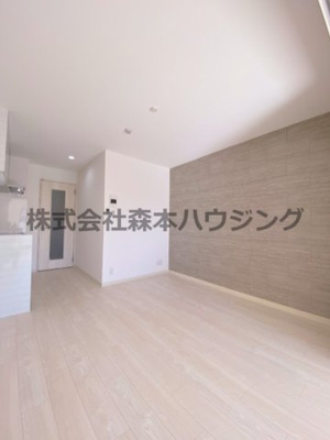 【居間・リビング】 | 　ピレーネ北条Ⅳ | こちらのリビングで趣味の時間をお楽しみください