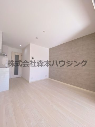 【居間・リビング】 | 　ピレーネ北条Ⅳ | こちらのリビングで趣味の時間をお楽しみください