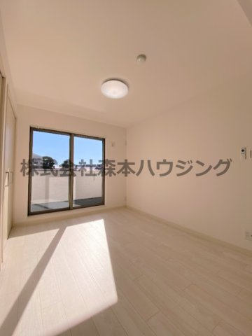 【洋室】 | 　ピレーネ北条Ⅳ | 明るい洋室です