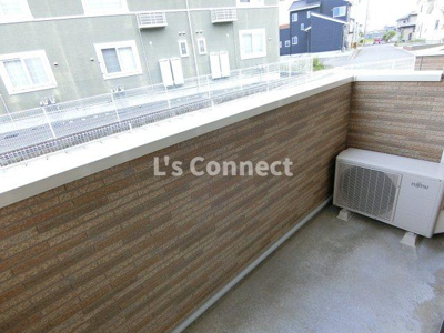 【バルコニー】 | フレスクーラⅣ | 晴れた日には洗濯物もたくさん干せます。