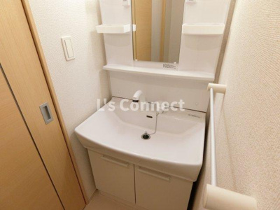 【洗面所】 | フレスクーラⅣ | 朝の支度もスムーズな独立洗面台。