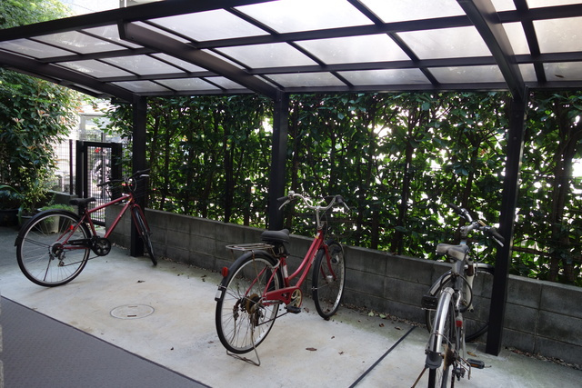 カーサ小豆沢のその他共用部分|屋根付き駐輪スペース