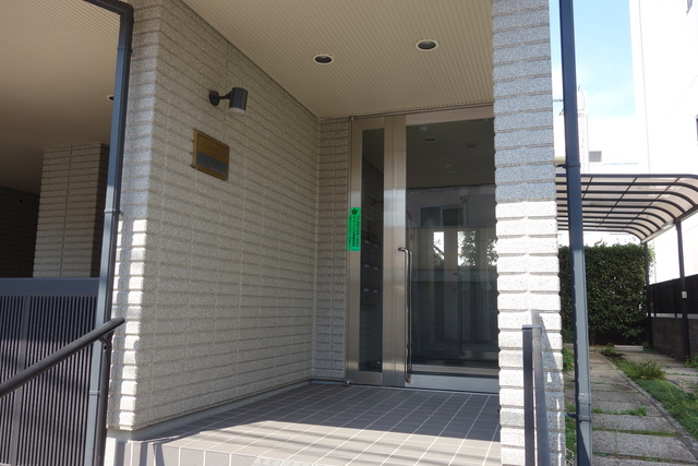 カーサ小豆沢のエントランス|重厚感あるエントランス