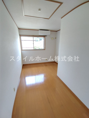 【洋室】 | ヴィラ大岩弐番館 | 別部屋写真です。