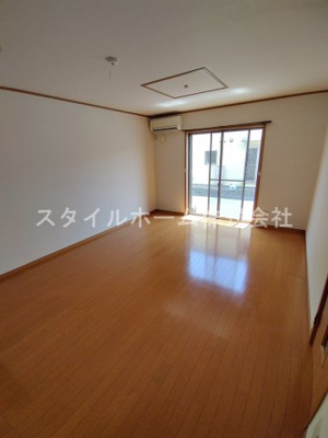 【居間・リビング】 | ヴィラ大岩弐番館 | 別部屋写真です。