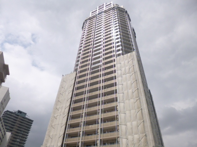 キャナルワーフタワーズWESTの外観