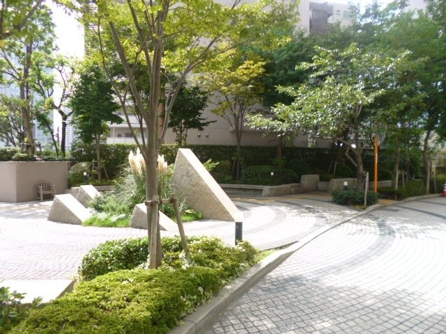 キャナルワーフタワーズWESTの外観