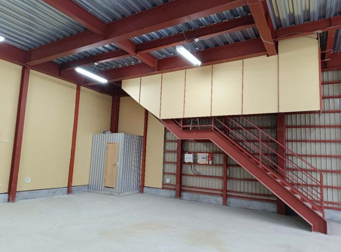 野田市中里の倉庫の内装