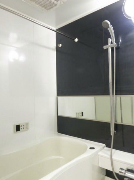 コンフォリア下北沢の浴室