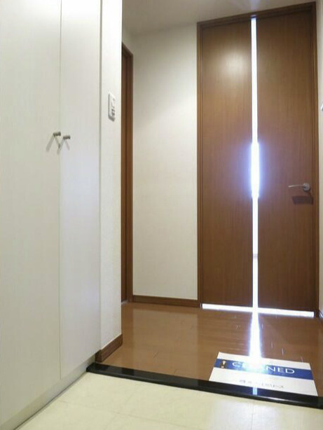 コンフォリア下北沢の玄関