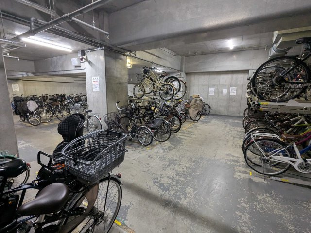 グラン・エステ川崎ツインタワー弐番館の駐輪場