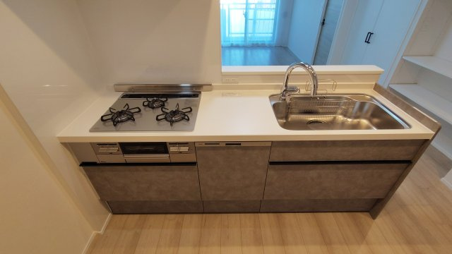 クリオ新子安六番館のキッチン|便利な食洗器付きのキッチンです。