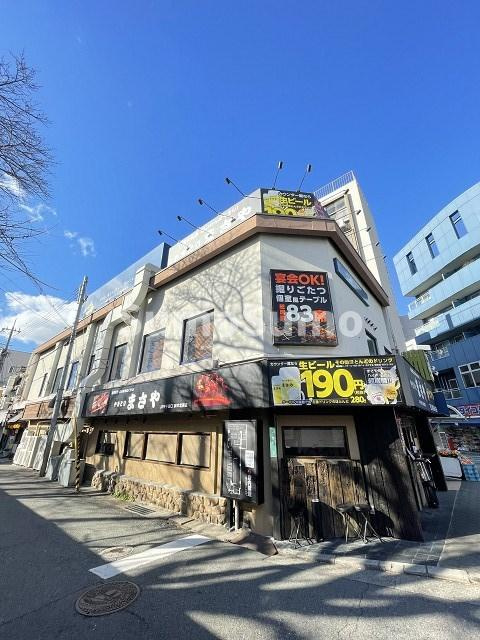 興信ビルの外観