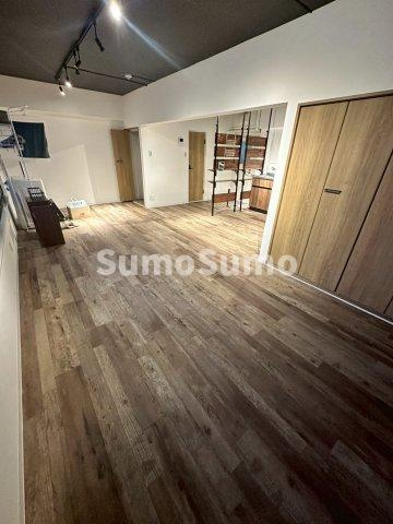 興信ビルの居間・リビング