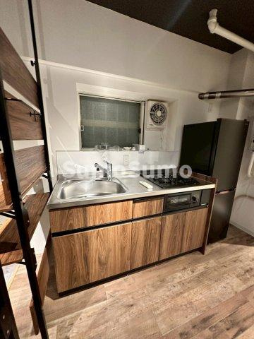 興信ビルのキッチン