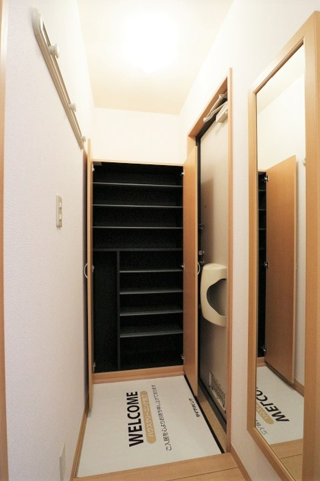 ロイヤルパークスA棟の玄関