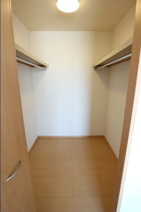 ロイヤルパークスA棟の収納