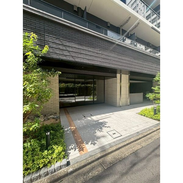 プレサンスロジェ名古屋駅前のエントランス|ゆとりのあるエントランスです