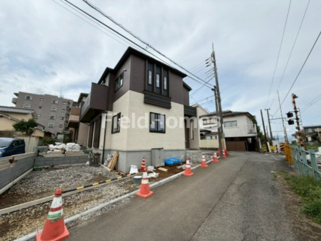 小田原市扇町１丁目新築戸建て　１号棟の前面道路含む現地写真