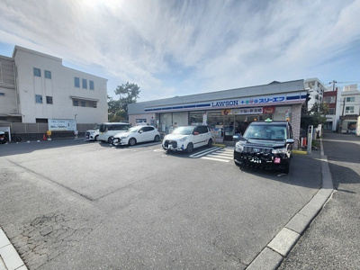 【周辺】 | Maison d’Azur | コンビニ「ローソン・スリーエフ 鎌倉由比ガ浜店まで80m」