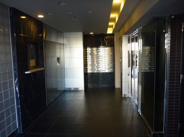 ヴィータローザ東府中のエントランス