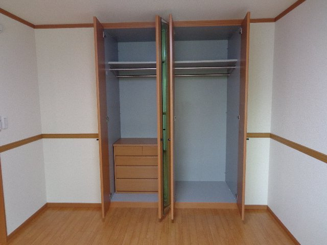 イーストヒルズ緑の収納|クローゼット