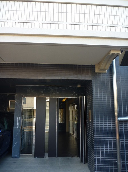 ヴィータローザ東府中のエントランス