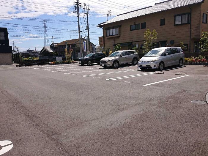 アドレ・コスモスの駐車場