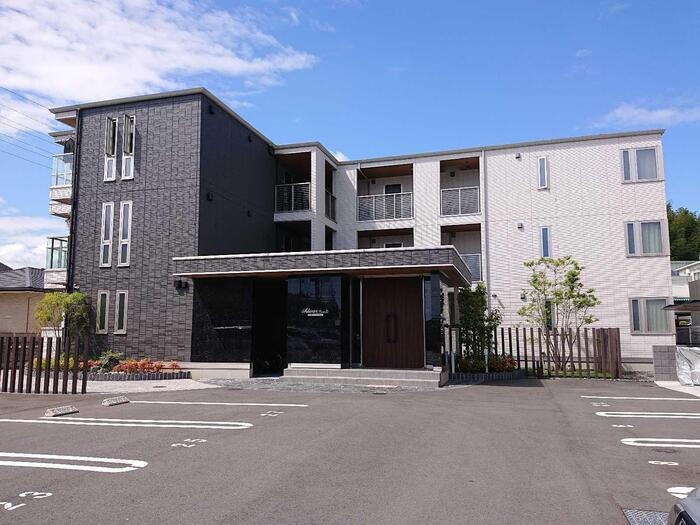 アドレ・コスモスの外観