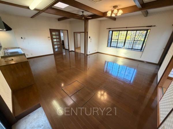 前橋市荒牧町平家中古の居間・リビング|開放感のあるリビングです。