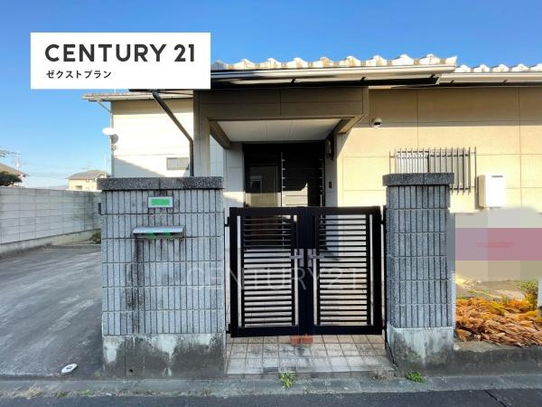 前橋市荒牧町平家中古の前面道路含む現地写真|玄関門扉