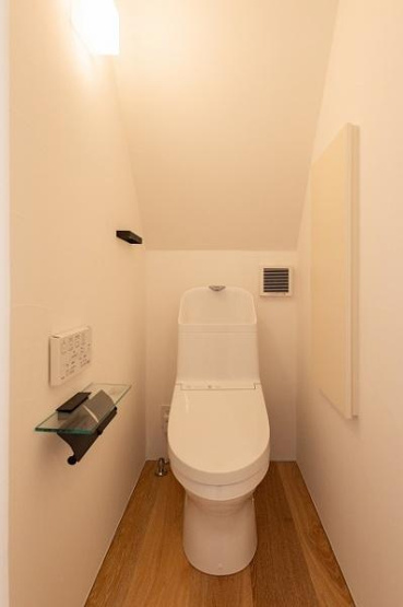 【トイレ】 | 明るくて広い落ち着いた色合いのトイレです♪！