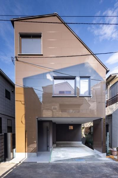 渋谷区東４丁目の新築一戸建の駐車場|ビルトインガレージです！
雨に濡れることなく、日々のメンテナンスも楽々♪