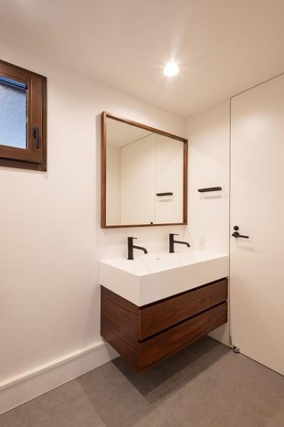 渋谷区東４丁目の新築一戸建の独立洗面台|スッキリとした独立洗面台です♪