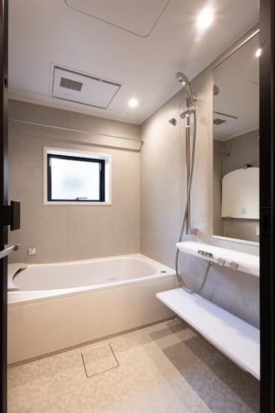 渋谷区東４丁目の新築一戸建の浴室|ゆったりとお過ごしいただけるバスルームです。心と身体の疲れを癒してくれる安らぎの空間♪