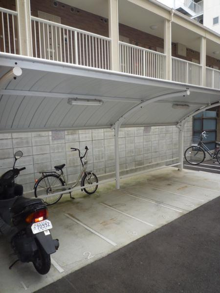 フォレスター一樹のエントランス|★バイク置き場もあります★