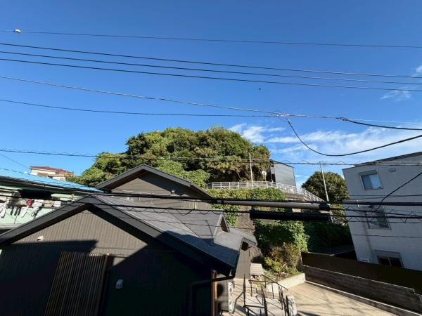 横浜市西区霞ケ丘の新築一戸建のその他|現地からの眺望です。風通しが良くて窓を開けて静かに過ごしたい方にもおすすめな住戸です。