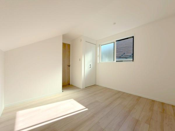 横浜市西区霞ケ丘の新築一戸建の洋室|間もなく完成です。