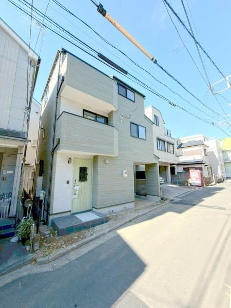 横浜市西区霞ケ丘の新築一戸建の前面道路含む現地写真|ここから始まる「日常」はご家族にとって大切で貴重な時間。少しでも豊かに、少しでも快適に。これから先のお住まいをきっと支えてくれるはずです。
