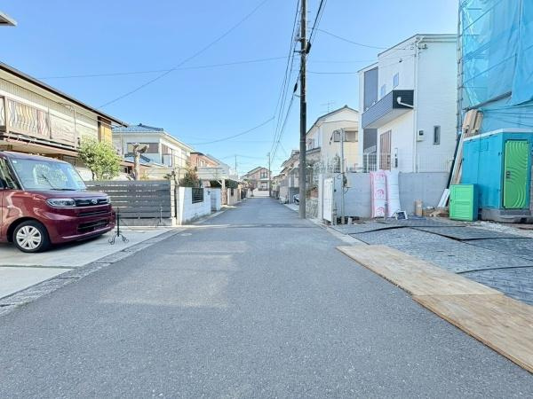 横浜市港南区下永谷５丁目の新築一戸建の前面道路含む現地写真