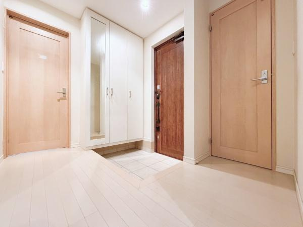 横浜市鶴見区駒岡１丁目の中古一戸建の玄関