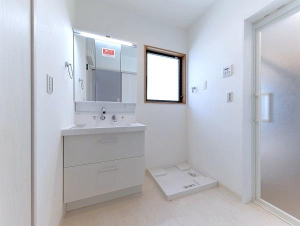 横浜市鶴見区駒岡１丁目の中古一戸建の内観：施工例|洗面台・同仕様写真