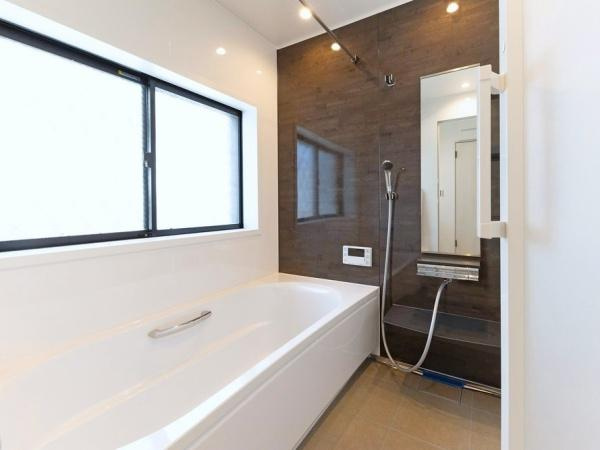横浜市鶴見区駒岡１丁目の中古一戸建の内観：施工例|浴室・同仕様写真