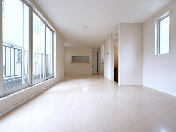 横浜市鶴見区駒岡１丁目の中古一戸建の居間・リビング